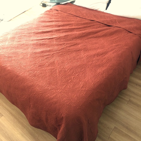 Clay Earthen Red Synthetic Silk Quilt King / Queen